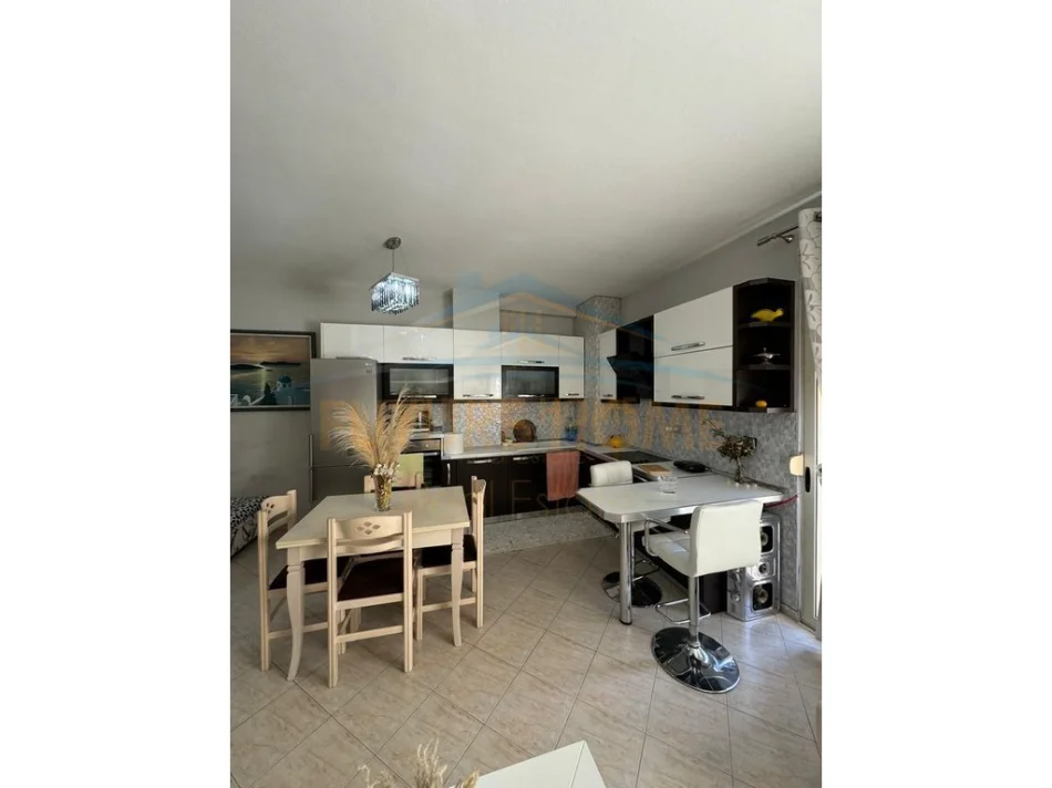 Tirane, jepet me qera apartament 1+1 Kati 3, 71 m² 400 € (Rruga Muhamed Deliu , Tirane)