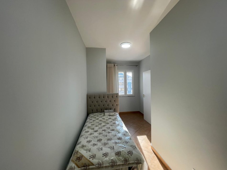 Tirane, jepet me qera apartament 2+1 Kati 7, 100 m² 800 € (Rruga e Kavajes)