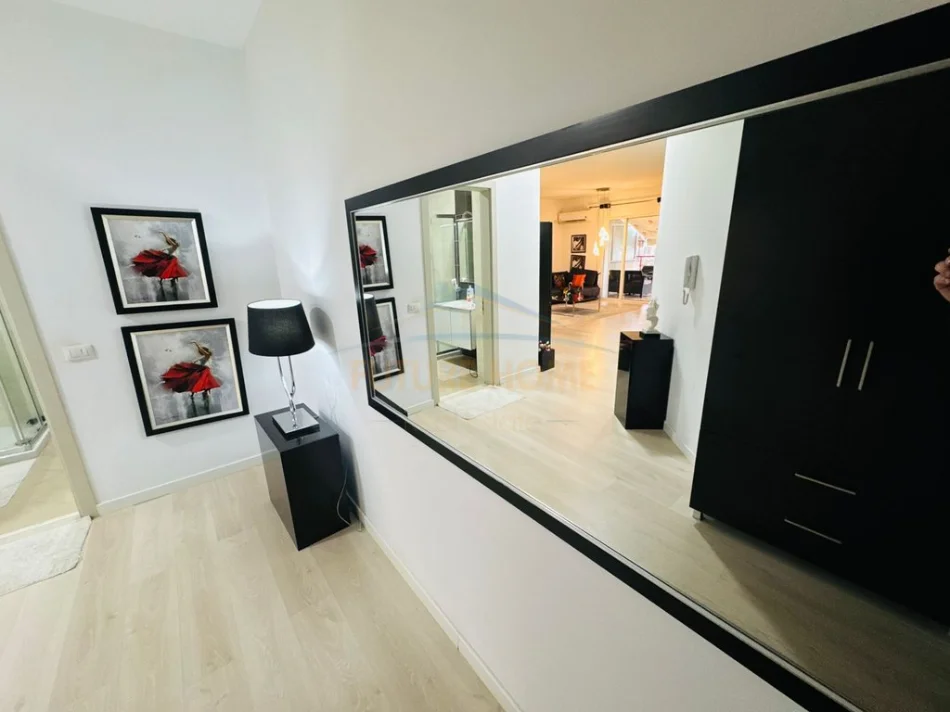 Tirane, shitet apartament 1+1 Kati 1, 130 m² 183.000 € (Hipoteka)