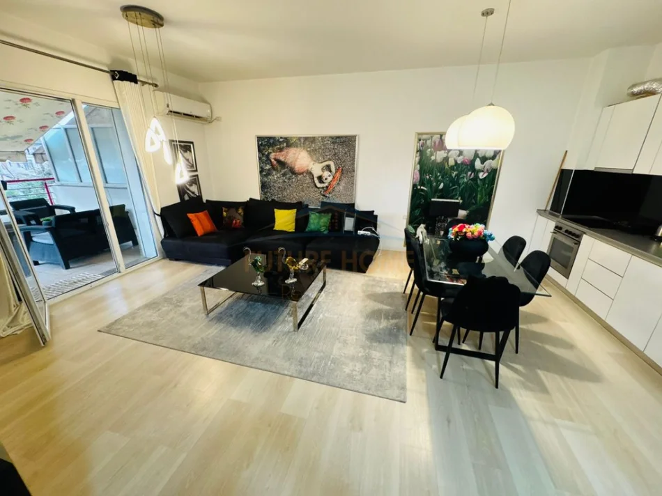 Tirane, shitet apartament 1+1 Kati 1, 130 m² 183.000 € (Hipoteka)