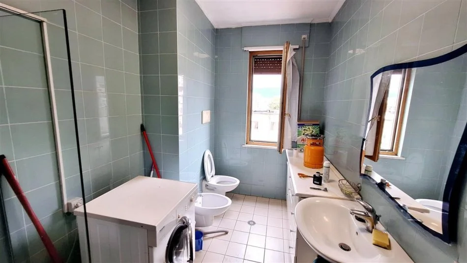 Apartament 1+1 me qera ne Qender te Tiranes, rr Barrikadave (500 Euro i diskutueshem)