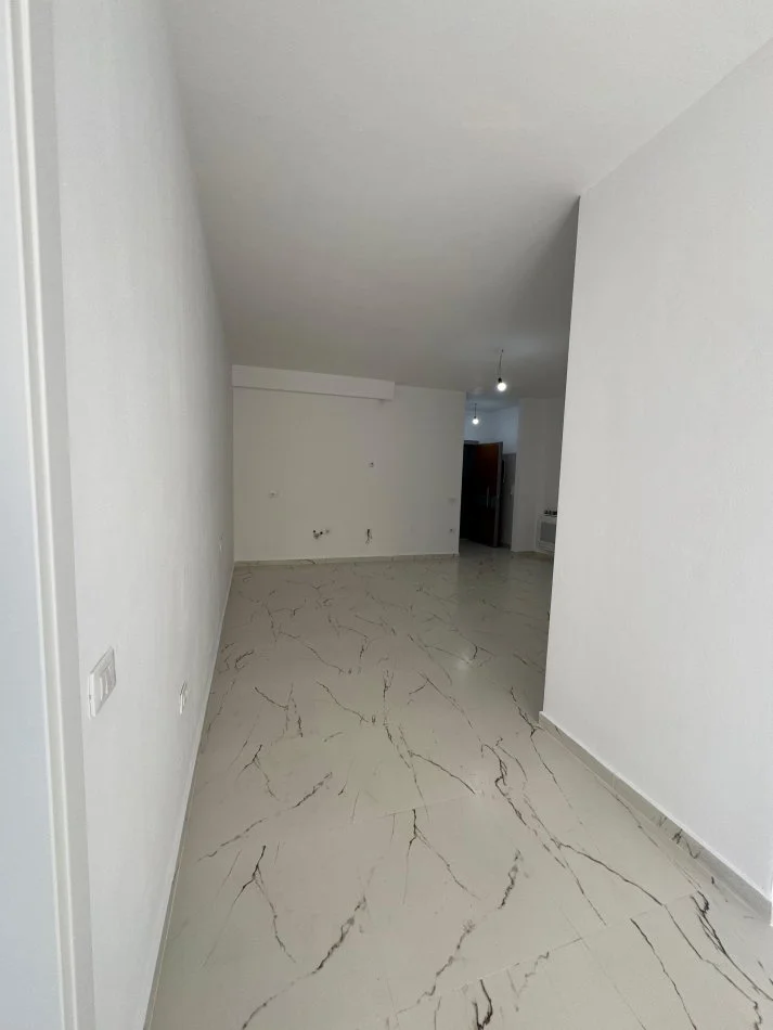 Tirane, jepet me qera apartament 2+1+Aneks+Ballkon Kati 3, 90 m² 850 € (qender)