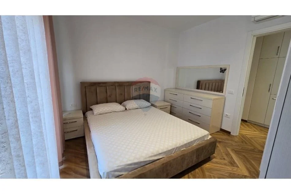 Tirane, jepet me qera apartament 2+1+Aneks+Ballkon , 120 m² 1.000 € (Liqeni i thate)