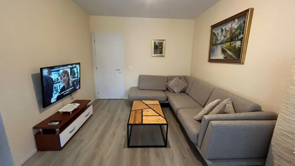 Tirane, jepet me qera apartament 2+1+Aneks+Ballkon , 59 m² 700 € (Rruga Ndre Mjeda)