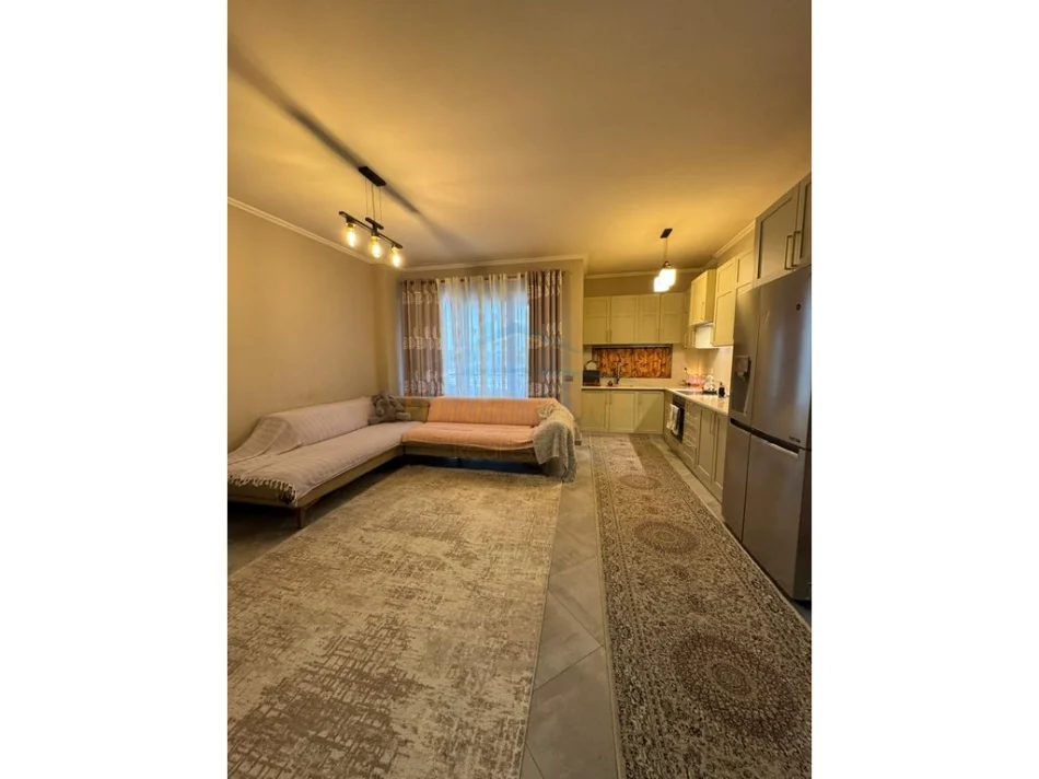 Tirane, shitet apartament 2+1+Ballkon Kati 5, 101 m² 190.000 € (Shkolla e Bashkuar)