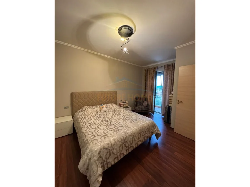 Tirane, shitet apartament 2+1+Ballkon Kati 5, 101 m² 215.000 € (Rruga e Dibres, Kompleksi Tower Bridge)