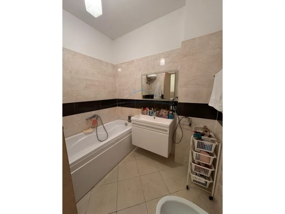 Tirane, shitet apartament 2+1 Kati 5, 101 m² 215.000 € (RRUGA E DIBRES)