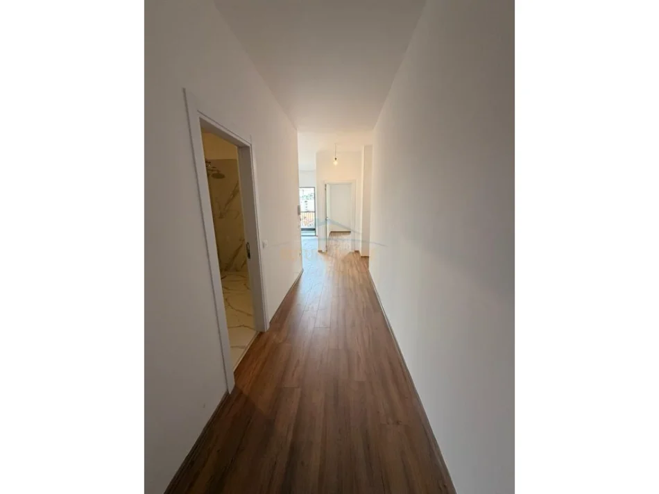 jap me qera apartament 3+1+Ballkon Kati 7, 120 m² 1.000 € (RRUGA E BARRIKADAVE)