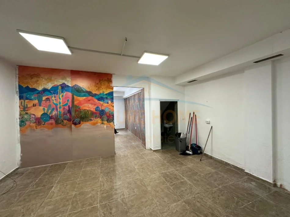 Tirane, jepet me qera ambjent biznesi Kati 0, 70 m² 650 € (gjimnazi Petro Nini, prane Ish Bllokut)
