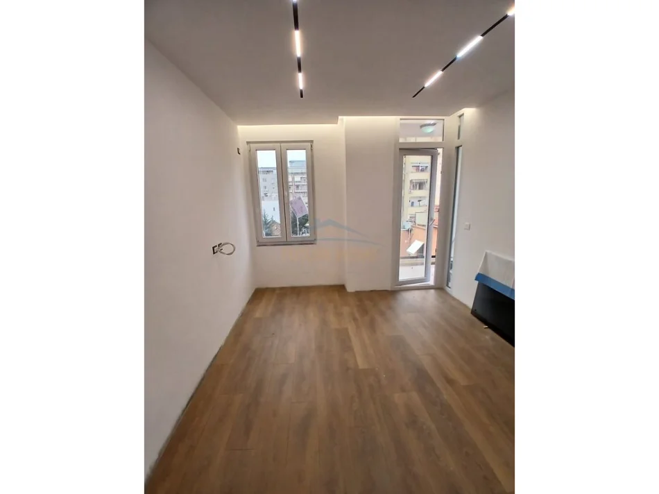 Tirane, shitet apartament 1+1+Ballkon Kati 2, 58 m² 156.000 € (21 Dhjetori)
