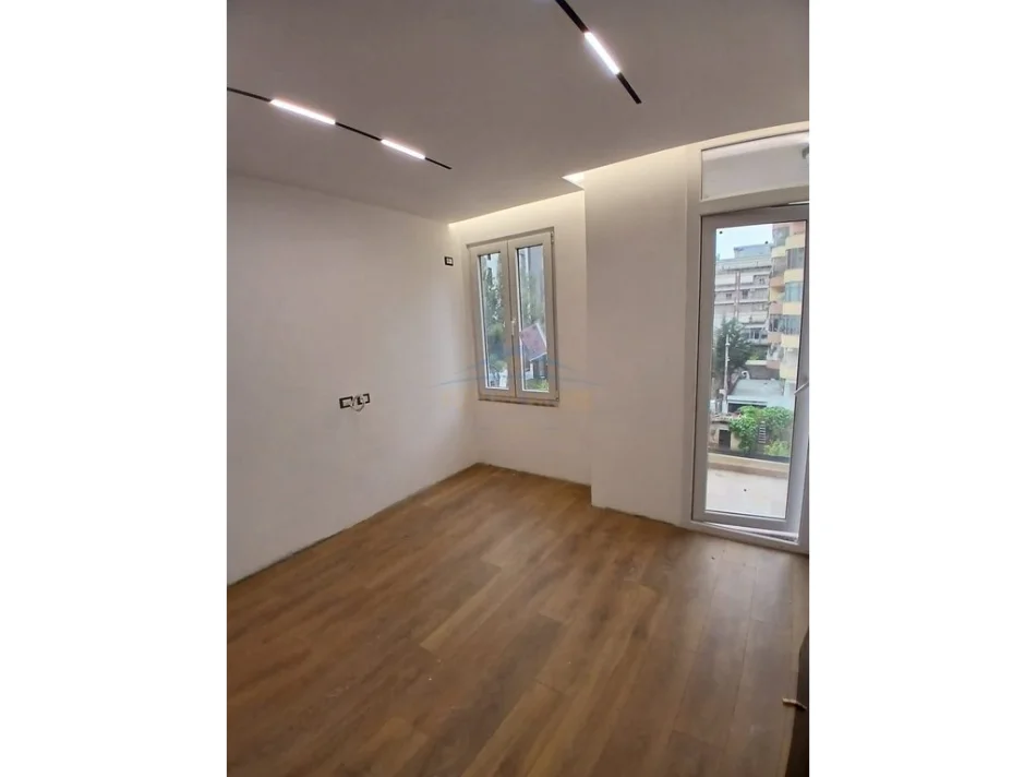 Tirane, shitet apartament 1+1+Ballkon Kati 2, 58 m² 156.000 € (21 Dhjetori)