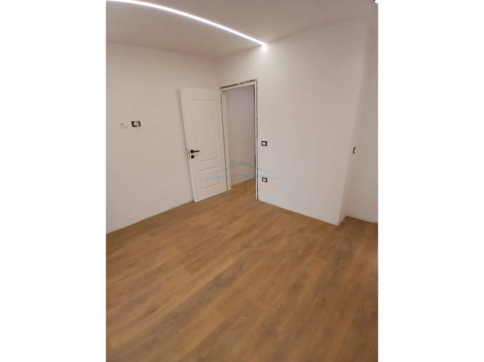 Tirane, shitet apartament 1+1+Ballkon Kati 2, 58 m² 156.000 € (21 Dhjetori)