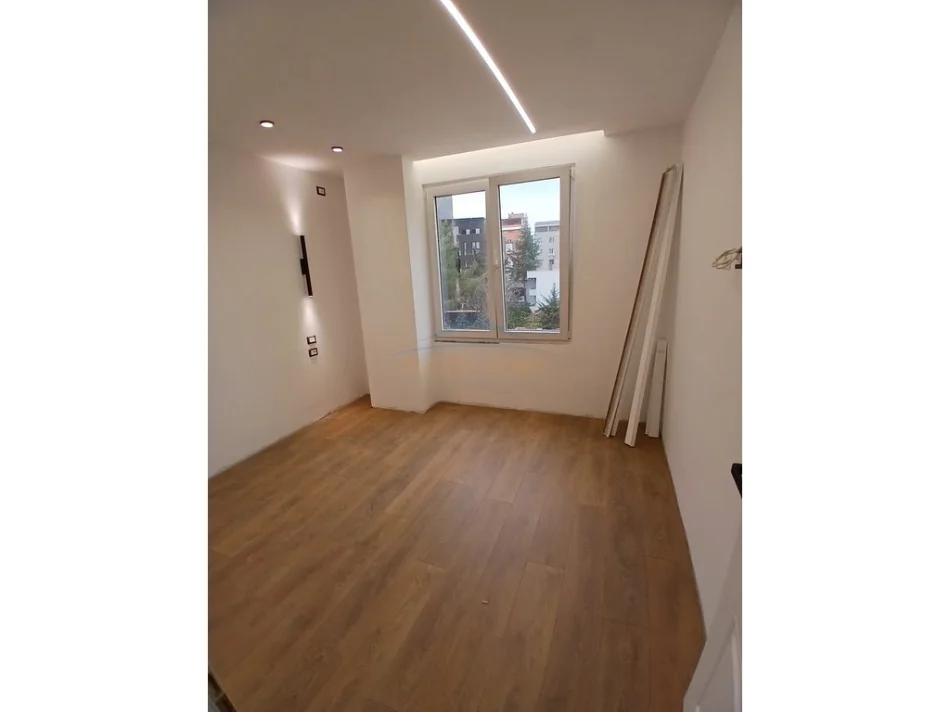 Tirane, shitet apartament 1+1+Ballkon Kati 2, 58 m² 156.000 € (21 Dhjetori)