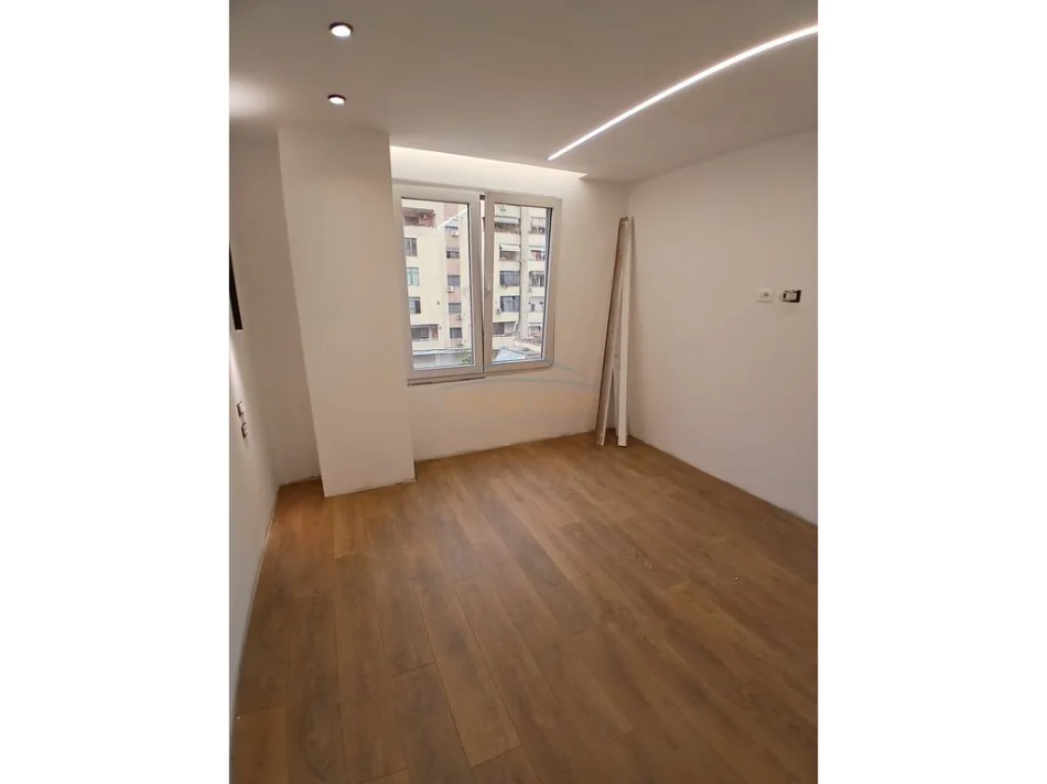Tirane, shitet apartament 1+1+Ballkon Kati 2, 58 m² 156.000 € (21 Dhjetori)
