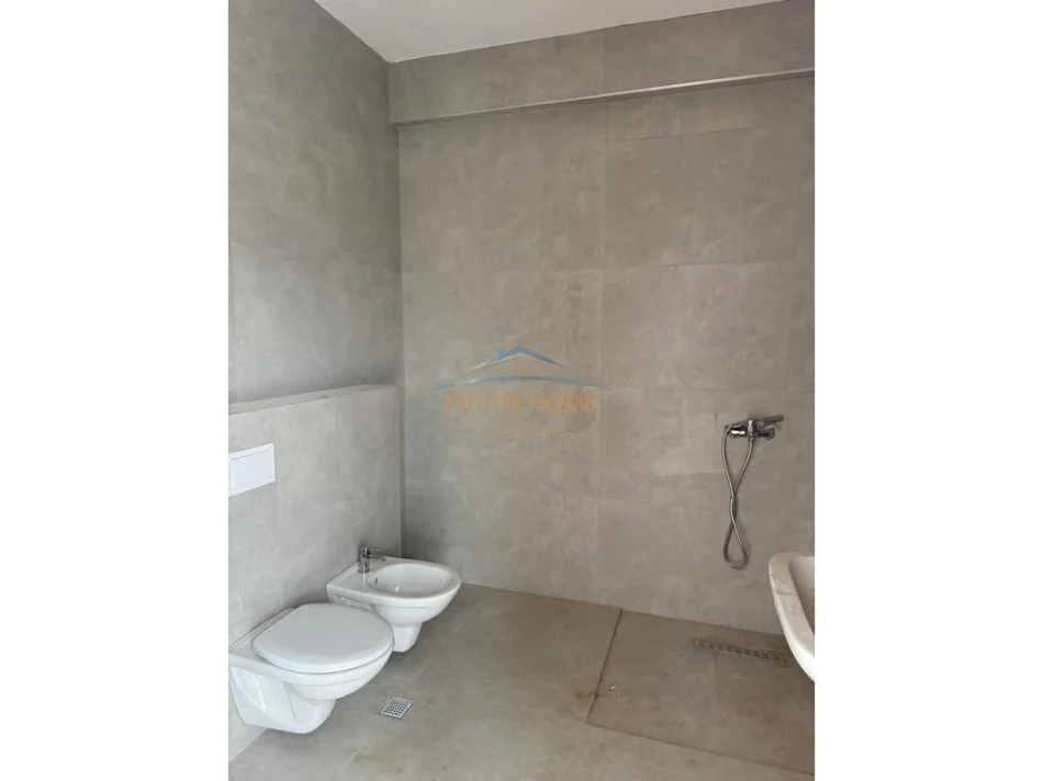 Tirane, shitet apartament 3+1 Kati 10, 137 m² 560.000 € (Komuna e Parisit)