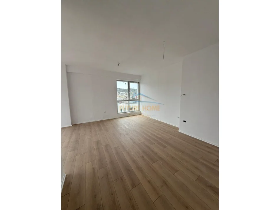 Tirane, shitet apartament+verande | Penthouse 3+1 Kati 10, 137 m² 560.000 € (KOMUNA E PARISIT)