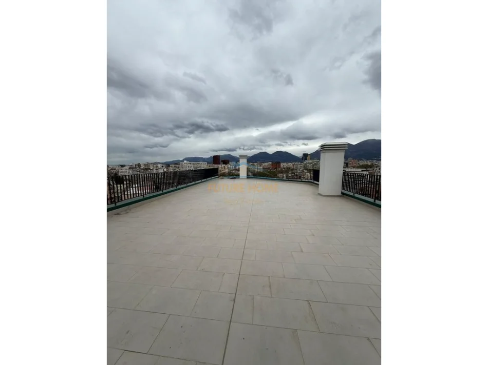 Tirane, shitet apartament 3+1 Kati 10, 137 m² 560.000 € (Komuna e Parisit)