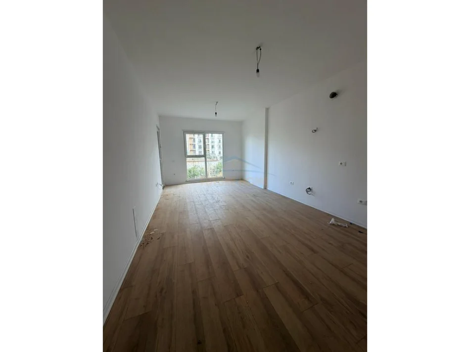 Tirane, shitet apartament 1+1+Ballkon Kati 1, 71 m² 61.000 € (Kamez)