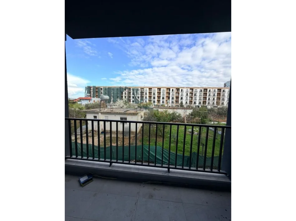 Tirane, shitet apartament 1+1+Ballkon Kati 1, 71 m² 61.000 € (Kamez)