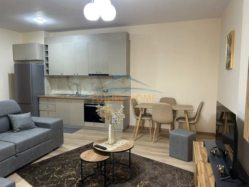 Tirane, jepet me qera apartament 1+1+Ballkon Kati 5, 61 m² 670 € (Rruga e Kavajes)
