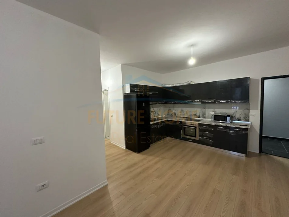 Tirane, jepet me qera apartament 2+1 Kati 4, 105 m² 500 € (JORDAN MISJA)
