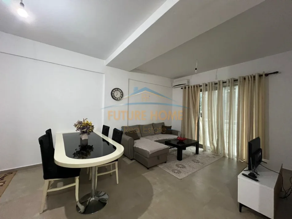 Tirane, jepet me qera apartament 1+1+Ballkon Kati 1, 87 m² 550 € (Ish Fusha e Aviacionit)