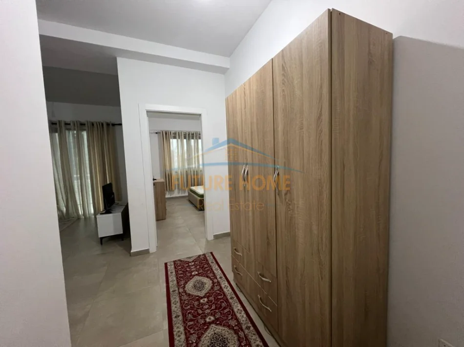 Tirane, jepet me qera apartament 1+1+Ballkon Kati 1, 87 m² 550 € (Ish Fusha e Aviacionit)