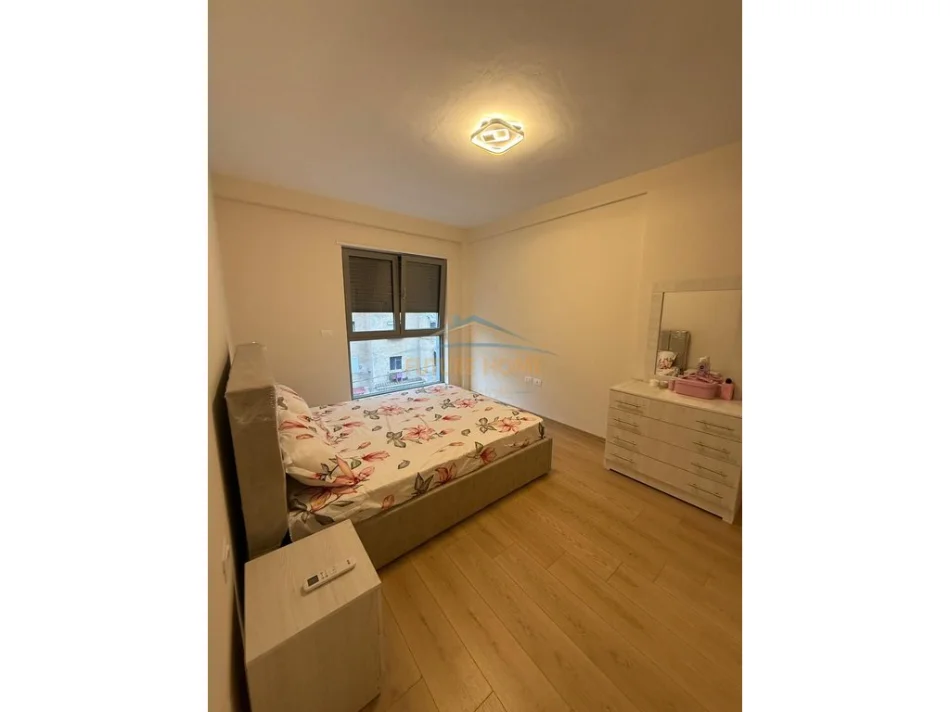 Tirane, jepet me qera apartament 1+1 Kati 2, 56 m² 720 € (Shkolla e Kuqe)