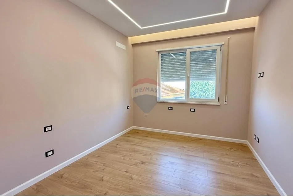 Tirane, jepet me qera apartament 2+1+Aneks+Ballkon , 79 m² 550 € (Brryli)