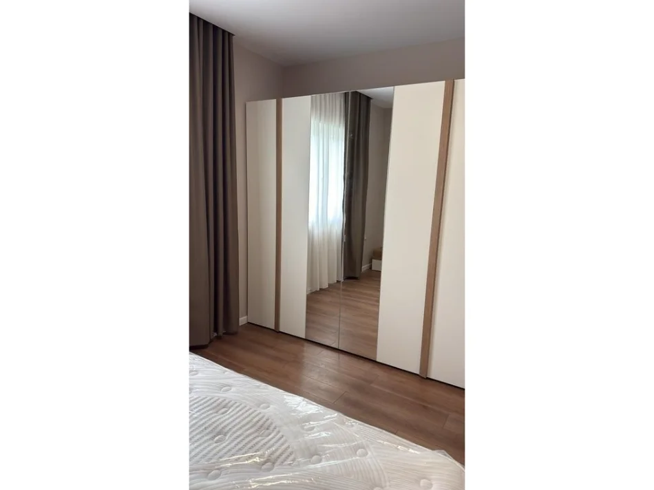 Tirane, jepet me qera apartament 1+1 Kati 1, 65 m² 500 € (Rruga Siri Kodra)