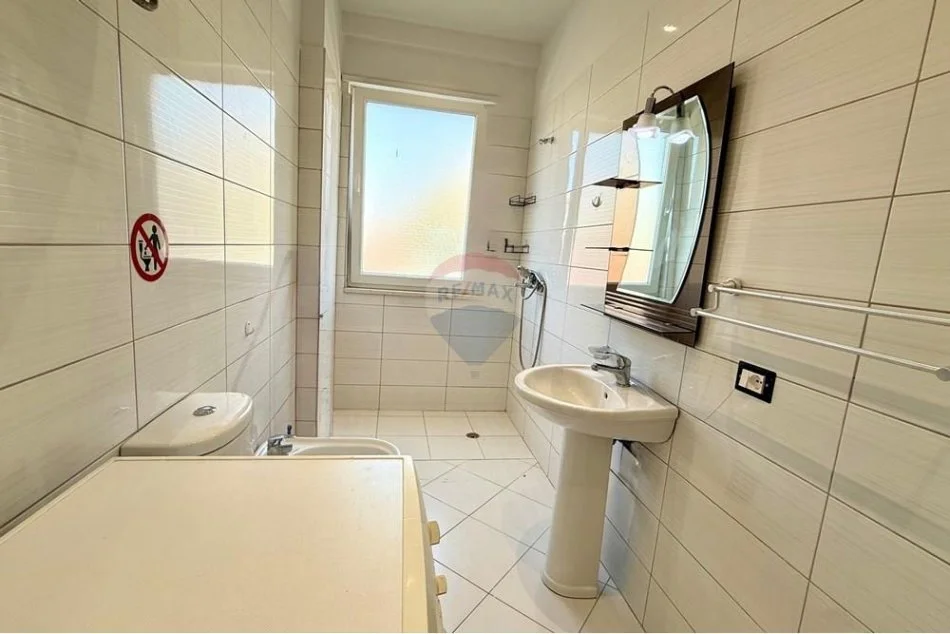 Tirane, jepet me qera apartament 2+1+Aneks+Ballkon , 79 m² 550 € (Brryli)