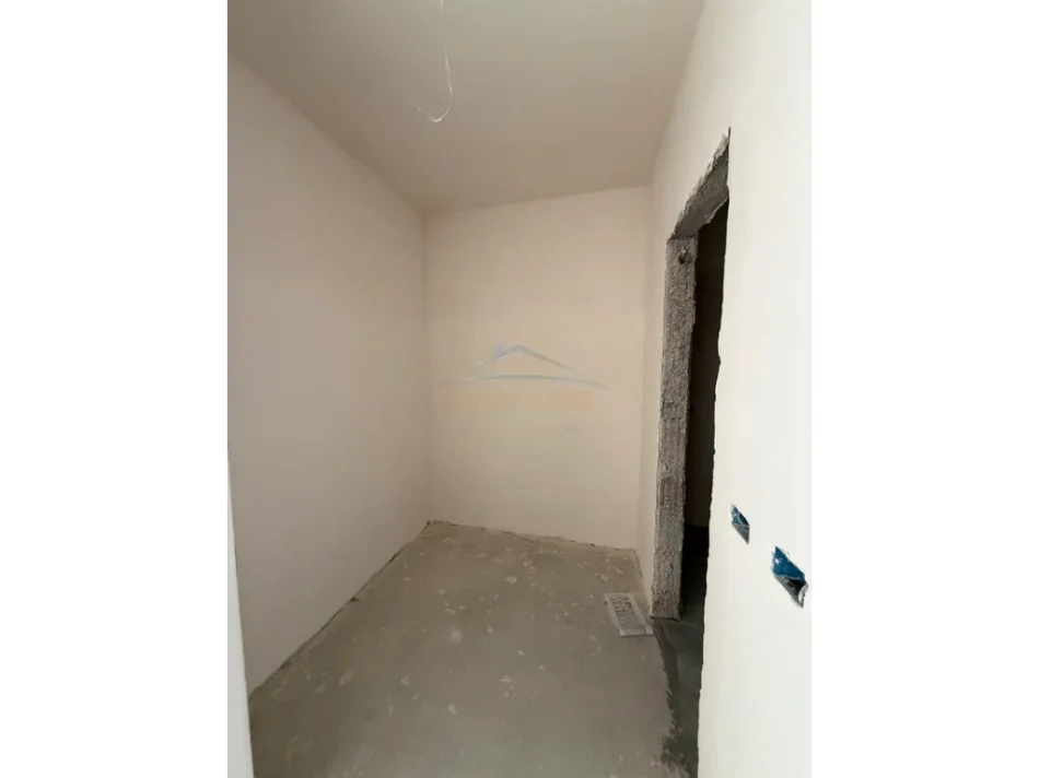 Tirane, shitet apartament 2+1+Ballkon Kati 8, 116 m² 314.820 € (KOMUNA E PARISIT)