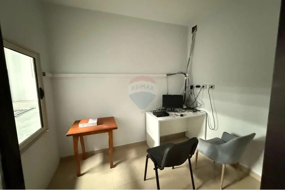 Tirane, jepet me qera ambjent biznesi Kati 0, 1.000 m² 3.500 € (Prrush prane kombinatit)