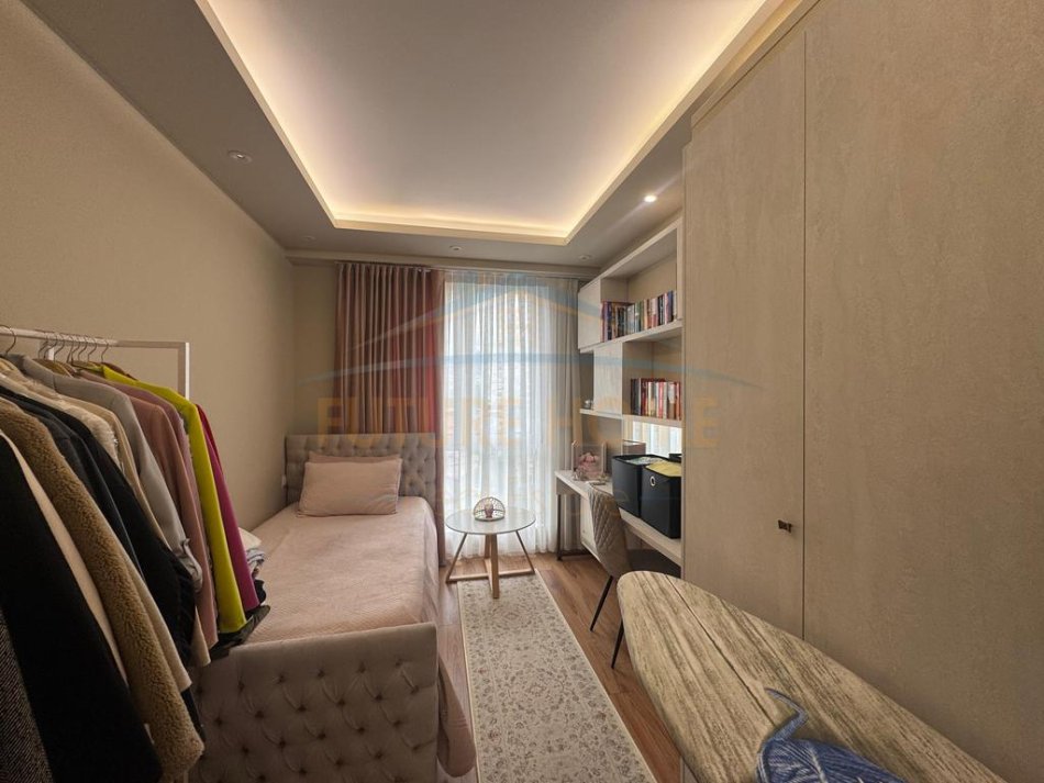0683487469  Tirane, shitet apartament 3+1+Ballkon Kati 4, 130 m² 260.000 € (Fusha e Aviacionit , Kompleksi Turdiu)