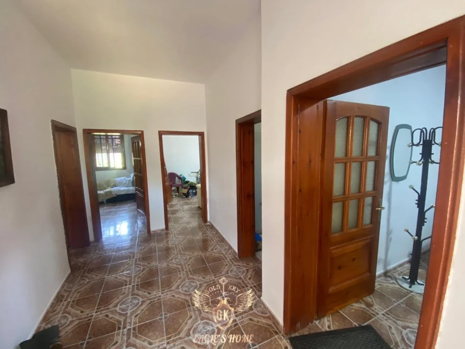 Durres, shes shtepi 3+1+Aneks+Ballkon Kati 1, 600 m² 150.001 € (• Gjykata Apelit Shkozet)