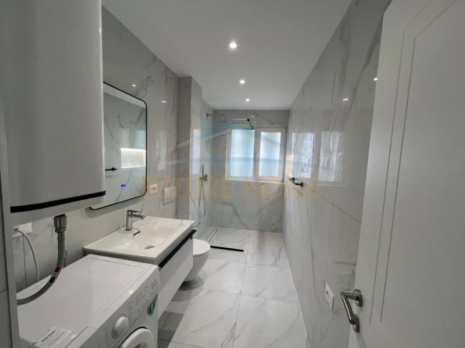 Tirane, jepet me qera apartament 3+1+3 Ballkone Kati 4, 105 m² 1.200 € (QENDER, 9-KATESHET)