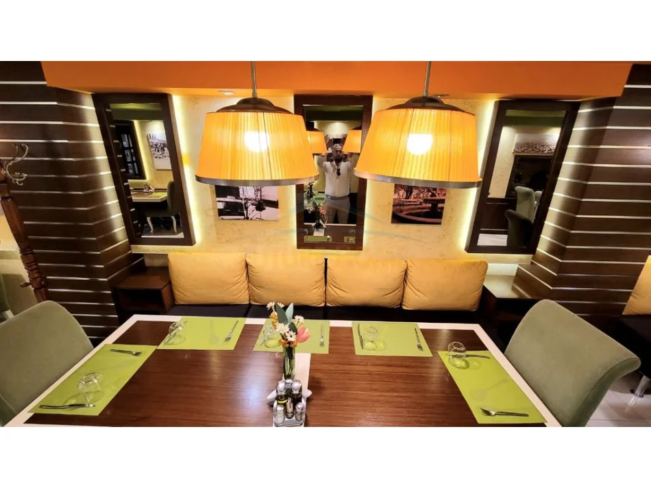 Shitet, Hotel 3-Katësh, Korçë, 700 m² 1.200.000 €