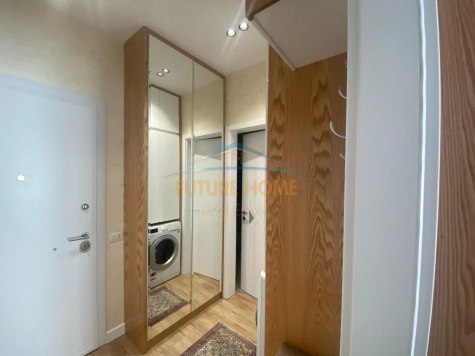 Tirane, jepet me qera apartament 1+1+Ballkon Kati 9, 58 m² 700 € 