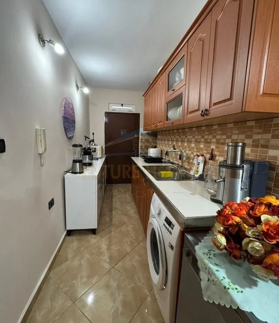 Tirane, shitet apartament 1+1 Kati 0, 54 m² 106.000 € (xhamlliku)