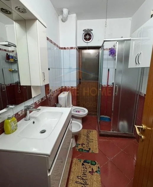 Tirane, shitet apartament 1+1 Kati 0, 54 m² 106.000 € (xhamlliku)