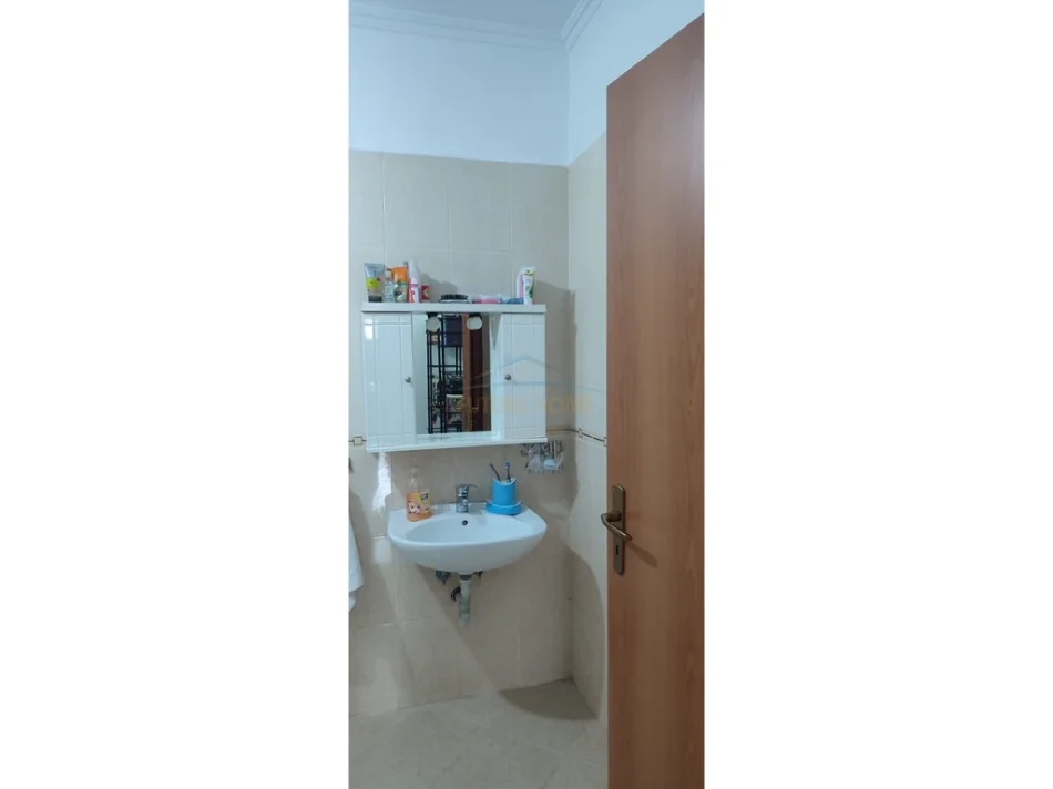 Tirane, jepet me qera apartament 2+1 Kati 7, 110 m² 850 € (Rruga e Kavajes)