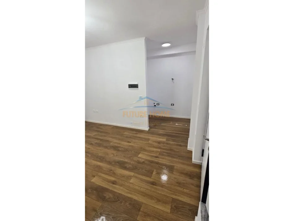 Tirane, shitet garsonier 2+1 Kati 1, 59 m² 158.000 € (ne zonen e Vasil Shantos.)