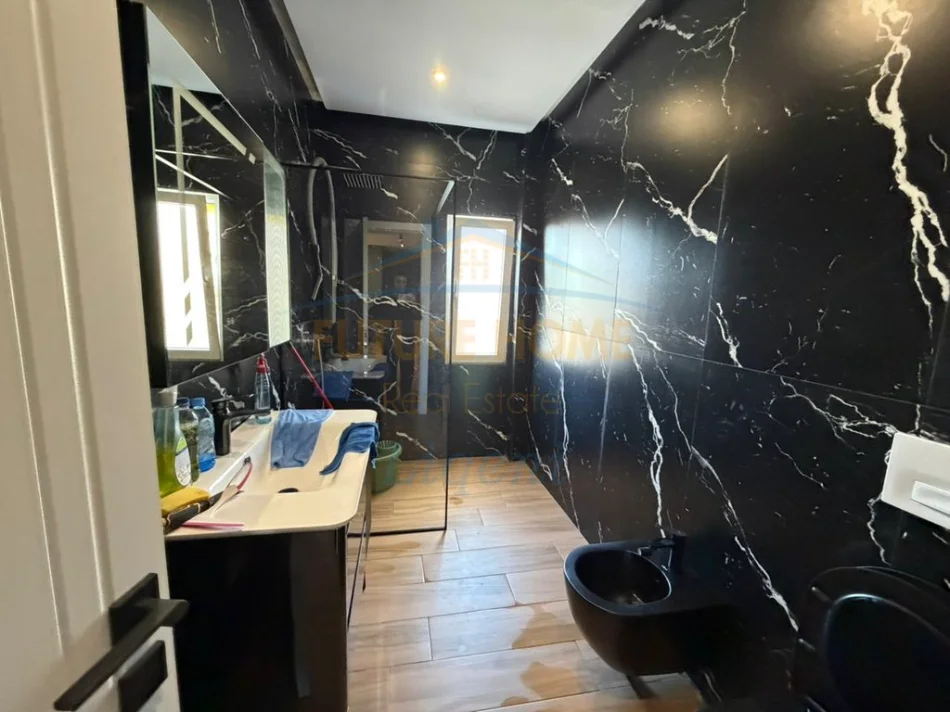 Tirane, jepet me qera apartament 1+1+Ballkon Kati 1, 76 m² 700 € (Lake Land Residence)