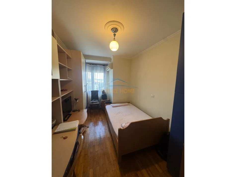 Tirane, jepet me qera apartament 3+1+Ballkon Kati 7, 109 m² 900 € (Rruga e Bogdaneve)