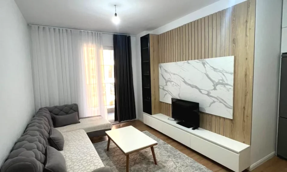 Tirane, jap me qera apartament 1+1+Ballkon Kati 3, 65 m² 360 € (UNIVERS CITY)