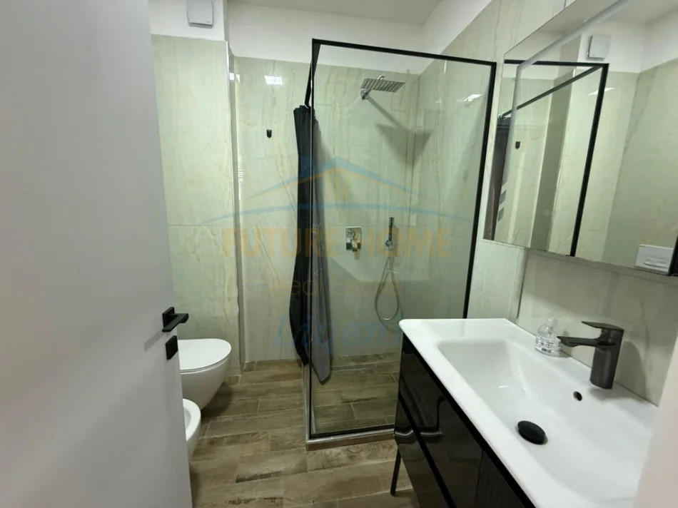 Tirane, jepet me qera apartament 2+1+Ballkon Kati 1, 117 m² 1.000 € (Lake Land Residence)