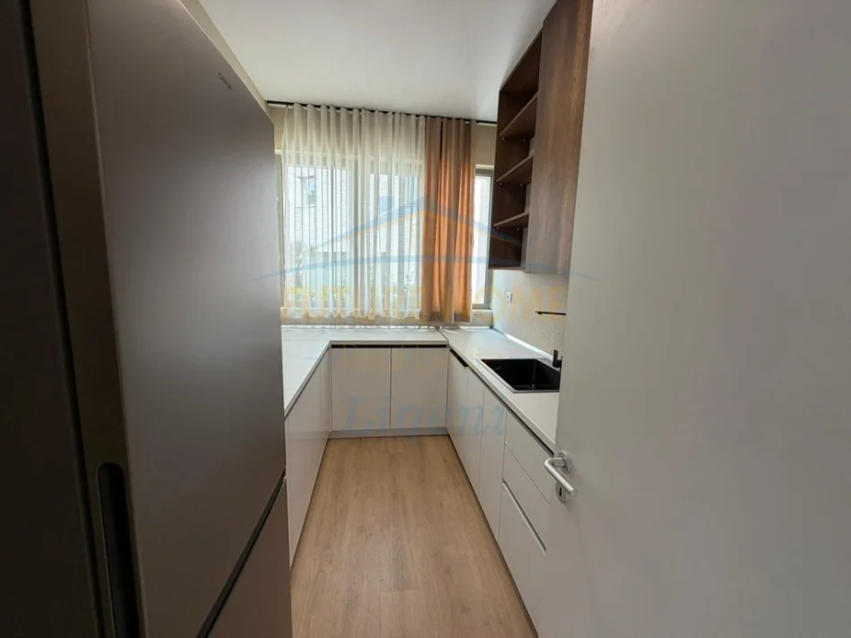Tirane, jepet me qera apartament 2+1+Ballkon Kati 1, 134 m² 1.600 € (Green Valley)