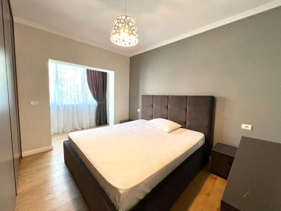 Tirane, jepet me qera apartament Kati 5, 80 m² 800 € 