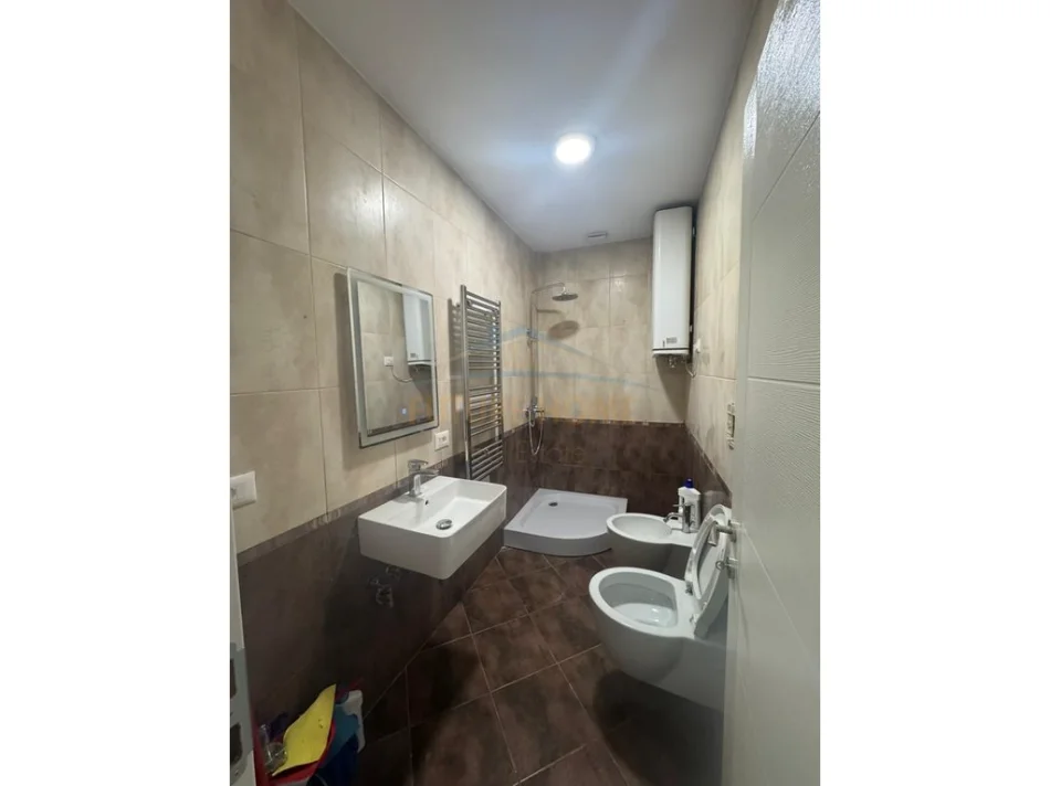 Tirane, shitet apartament 1+1, Kati 2, 48 m² 129.000 € (Kompleksi Colombo,Oxhaku)