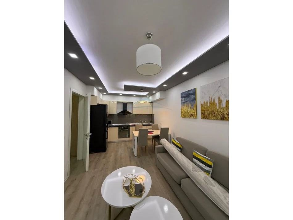 Tirane, shes apartament 2+1+Ballkon Kati 3, 80 m² (jordan misja)